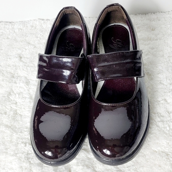 RYN Womens Size 7.5 Burgundy Wine Patent Leather Mary Jane Rocking Shoes - Picture 3 of 7